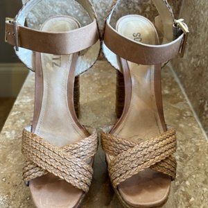 Women's Schutz Rafia Platform Sandal Used Size 7.5
